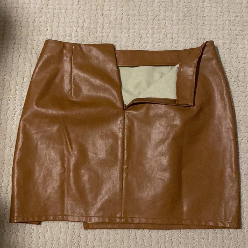 LULUs L leather skirt - Never worn - Picture 3 of 4